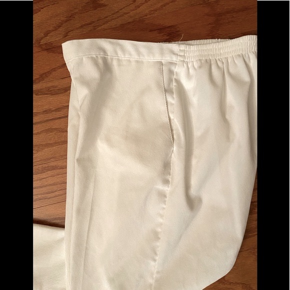 Alfred Dunner Simply Gorgeous Winter White Corduroy pants Size 8P - Picture 2 of 5